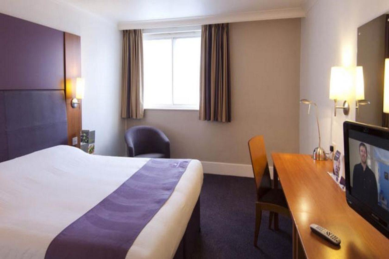 Premier Inn Barrow In Furness Ngoại thất bức ảnh